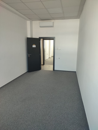 Sklad/showroom, administratíva na Vajnorskej - fotografia 5