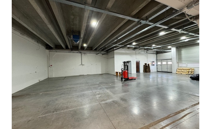Sklad 150 m2 na Starej Vajnorskej - fotografia 1
