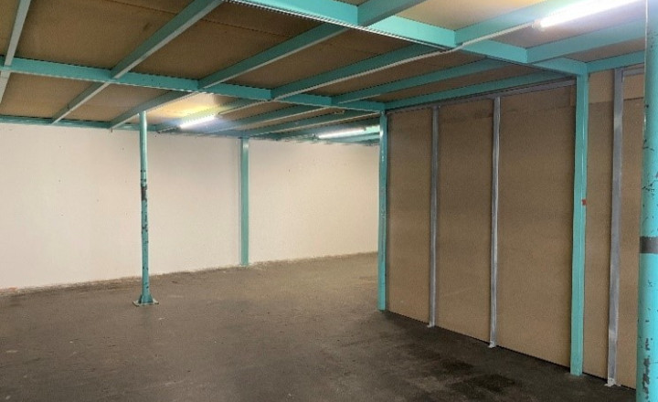 Sklady o výmere: 2-5 m2, 16 m2, 18 m2, 52 m2 - fotografia 12