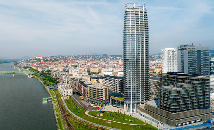 Parking v EUROVEA TOWER - fotografia 1
