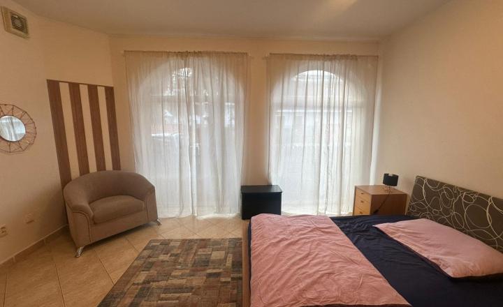 Väčšia izba na Mostnej v BA II - fotografia 9