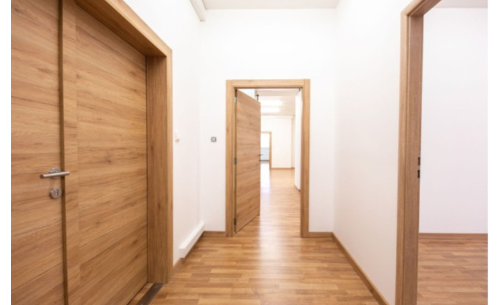 Predaj kancelárií, skladov, showroom na Vajnorskej ul. - fotografia 1