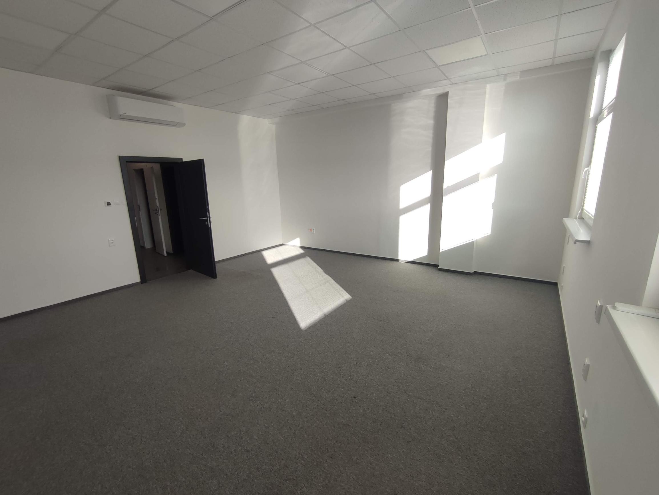 Predaj skladovo-administratívneho areálu v Novom Meste