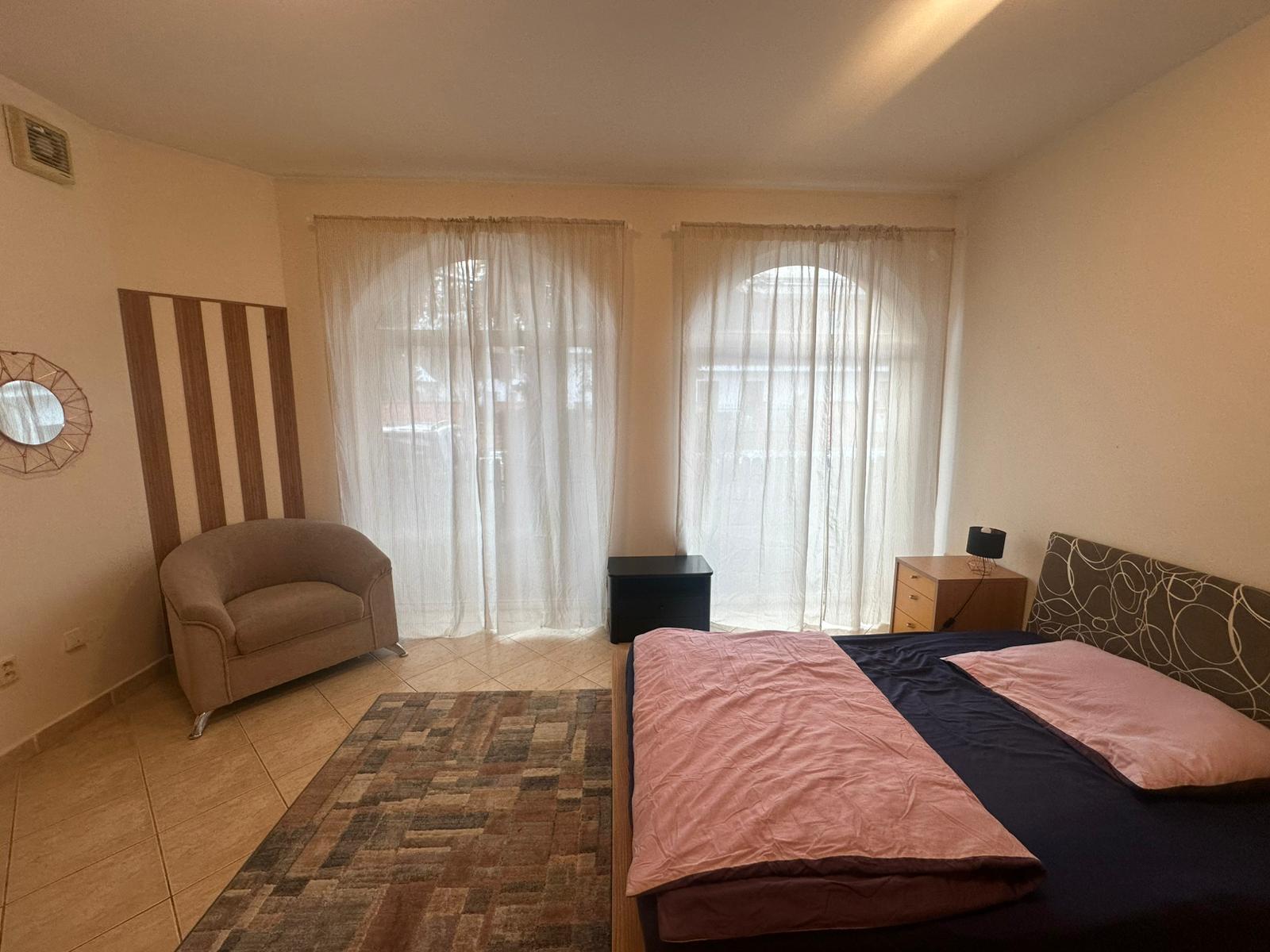 Väčšia izba na Mostnej v BA II