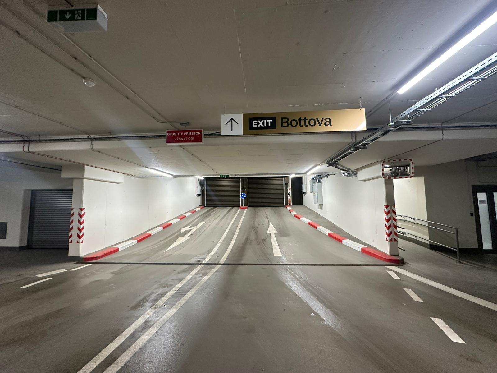 Parking v SKY PARK TOWER